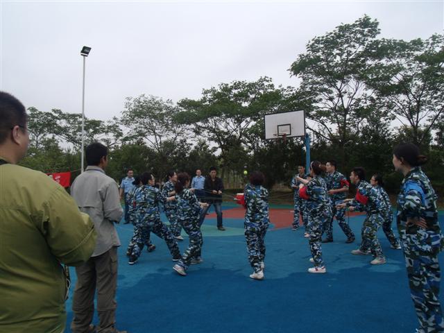 击鼓颠球